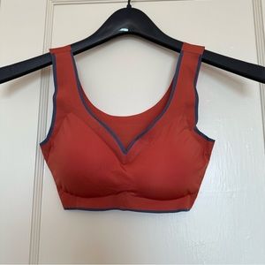 Woman’s padded seamless bra Size M in brick/grey
